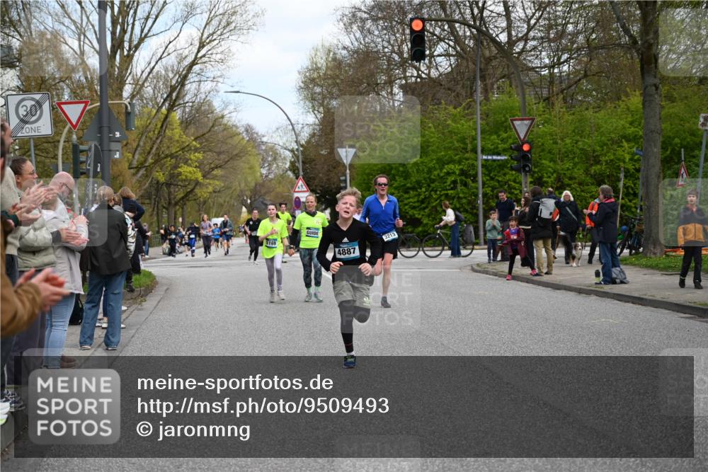 12.04.2026 - 45. Internationalen Wilhelmsburger Insellauf J. Mangold http://msf.ph/oto/9509493 12.04.2026 12:57:41 Ziel 5062, 4851, 5172, 4959, 5322, 5129, 3190, 5736, 3189, 5847, 3439, 5232, 5277, 3863, 4887, 4938, 3213, 2447, 5211, 4968, 2707, 5169, 5214, 4955, 3396, 5228, 5689, 2771, 5687, 2058, 3152, 4535, 5260, 2493, 2550, 3479 meine-sportfotos.de