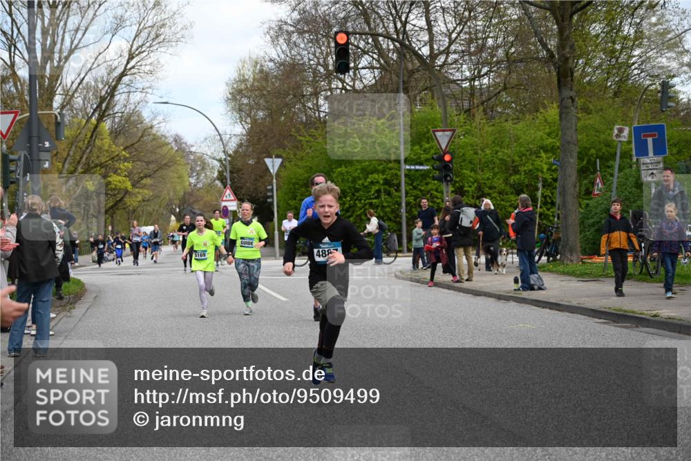 12.04.2026 - 45. Internationalen Wilhelmsburger Insellauf J. Mangold http://msf.ph/oto/9509499 12.04.2026 12:57:41 Ziel 5062, 4851, 5172, 4959, 5322, 5129, 3190, 5736, 3189, 5847, 3439, 5232, 5277, 3863, 4887, 4938, 3213, 2447, 5211, 4968, 2707, 5169, 5214, 4955, 3396, 5228, 5689, 2771, 5687, 2058, 3152, 4535, 5260, 2493, 2550, 3479 meine-sportfotos.de