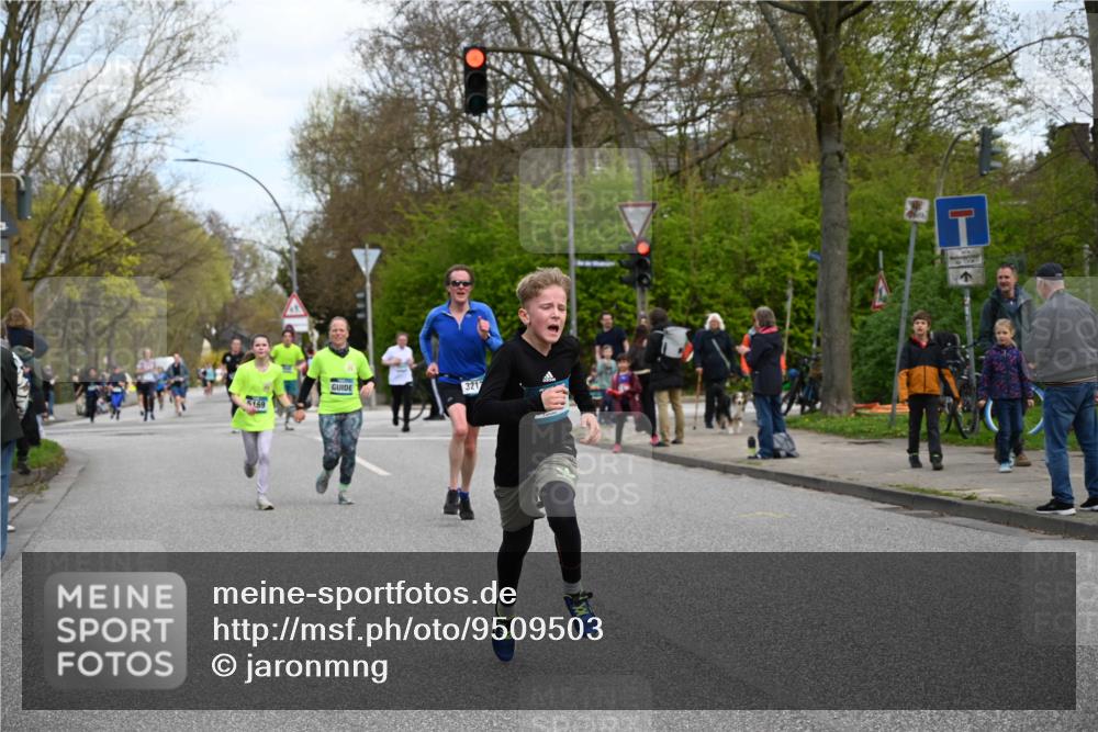 12.04.2026 - 45. Internationalen Wilhelmsburger Insellauf J. Mangold http://msf.ph/oto/9509503 12.04.2026 12:57:42 Ziel 5322, 5129, 3190, 5736, 3189, 5847, 3439, 5232, 5277, 3863, 4887, 4938, 3213, 2447, 5211, 4968, 2707, 5169, 5214, 4955, 3396, 3396, 5228, 5689, 2771, 5687, 2058, 3152, 4535, 5260, 2493, 2550, 3479 meine-sportfotos.de