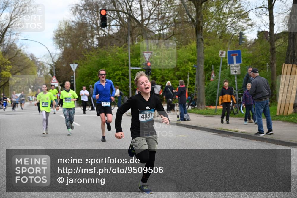 12.04.2026 - 45. Internationalen Wilhelmsburger Insellauf J. Mangold http://msf.ph/oto/9509506 12.04.2026 12:57:42 Ziel 5322, 5129, 3190, 5736, 3189, 5847, 3439, 5232, 5277, 3863, 4887, 4938, 3213, 2447, 5211, 4968, 2707, 5169, 5214, 4955, 3396, 3396, 5228, 5689, 2771, 5687, 2058, 3152, 4535, 5260, 2493, 2550, 3479 meine-sportfotos.de
