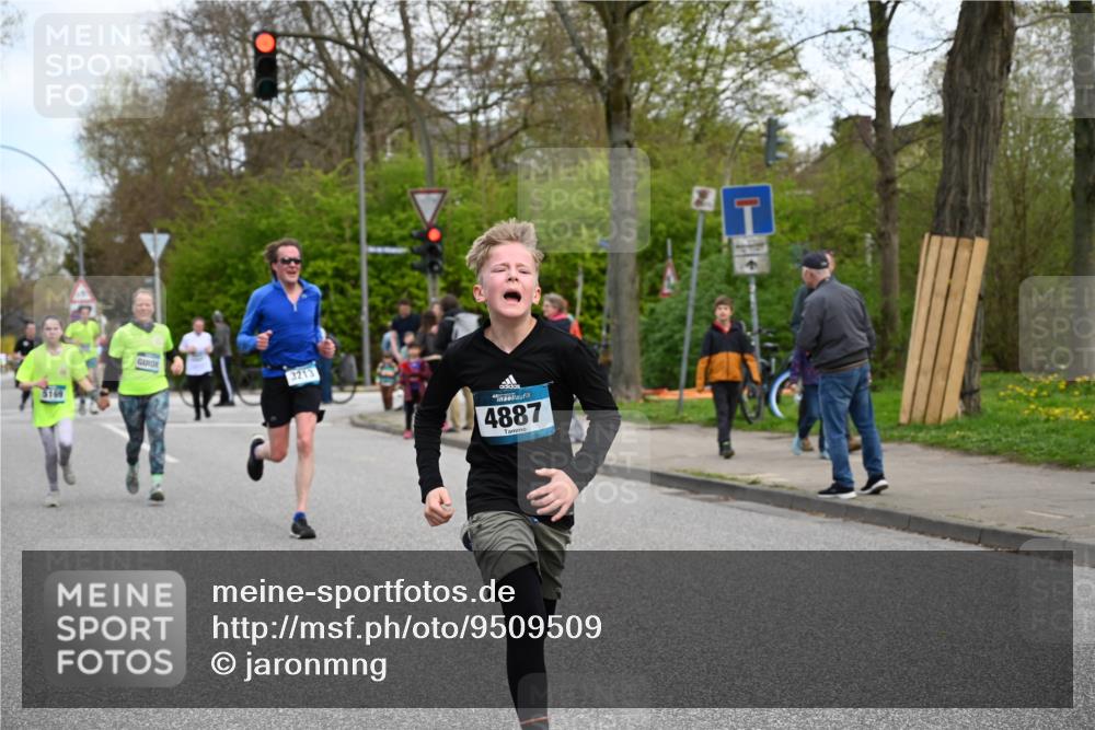 12.04.2026 - 45. Internationalen Wilhelmsburger Insellauf J. Mangold http://msf.ph/oto/9509509 12.04.2026 12:57:42 Ziel 5322, 5129, 3190, 5736, 3189, 5847, 3439, 5232, 5277, 3863, 4887, 4938, 3213, 2447, 5211, 4968, 2707, 5169, 5214, 4955, 3396, 3396, 5228, 5689, 2771, 5687, 2058, 3152, 4535, 5260, 2493, 2550, 3479 meine-sportfotos.de