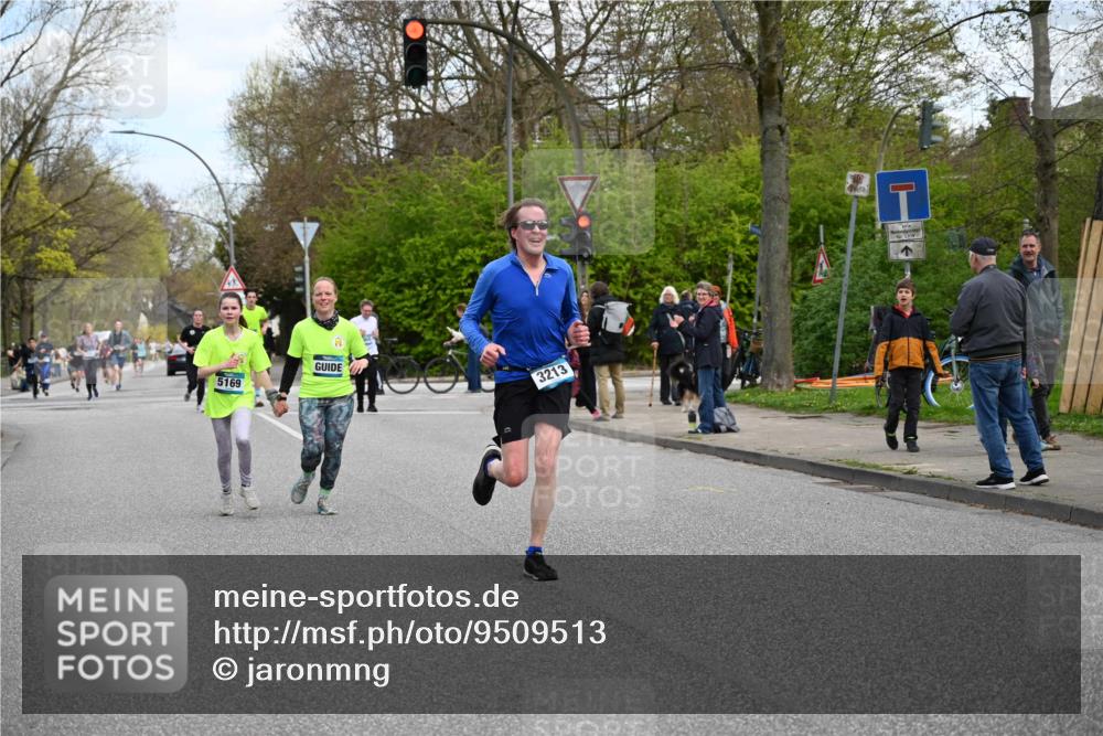 12.04.2026 - 45. Internationalen Wilhelmsburger Insellauf J. Mangold http://msf.ph/oto/9509513 12.04.2026 12:57:43 Ziel 5322, 5129, 3190, 5736, 3189, 5847, 3439, 5232, 5277, 3863, 4887, 4938, 3213, 2447, 5211, 4968, 2707, 5169, 5214, 4955, 3396, 5228, 5689, 2771, 5228, 5689, 2771, 5687, 2058, 3152, 4535, 5260, 2493, 2550, 3479 meine-sportfotos.de