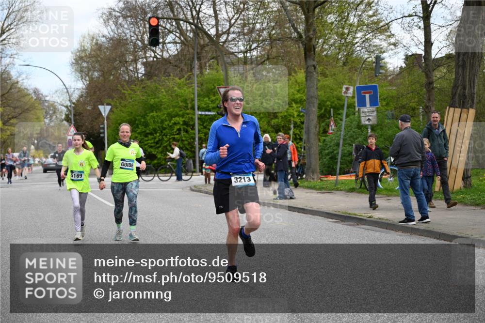 12.04.2026 - 45. Internationalen Wilhelmsburger Insellauf J. Mangold http://msf.ph/oto/9509518 12.04.2026 12:57:43 Ziel 5322, 5129, 3190, 5736, 3189, 5847, 3439, 5232, 5277, 3863, 4887, 4938, 3213, 2447, 5211, 4968, 2707, 5169, 5214, 4955, 3396, 5228, 5689, 2771, 5228, 5689, 2771, 5687, 2058, 3152, 4535, 5260, 2493, 2550, 3479 meine-sportfotos.de