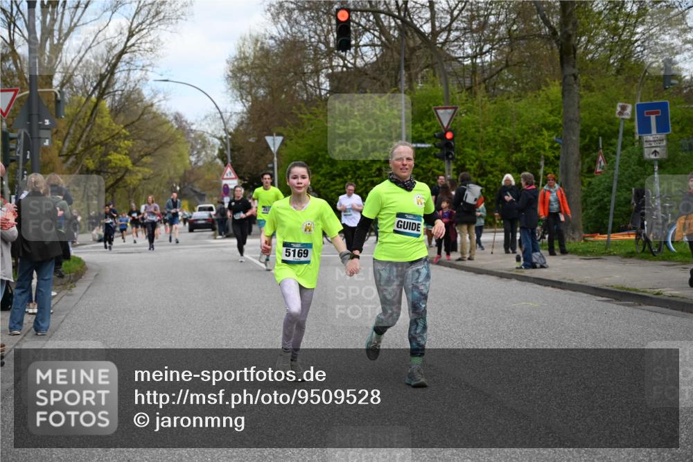 12.04.2026 - 45. Internationalen Wilhelmsburger Insellauf J. Mangold http://msf.ph/oto/9509528 12.04.2026 12:57:45 Ziel 5129, 3190, 5736, 3189, 5847, 3439, 5232, 5277, 3863, 4887, 4938, 3213, 2447, 5211, 4968, 2707, 4968, 2707, 5169, 5214, 4955, 3396, 5228, 5689, 2771, 5687, 2058, 3152, 4535, 5260, 2493, 2550, 3479, 4873 meine-sportfotos.de