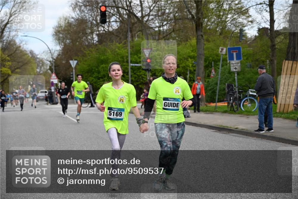12.04.2026 - 45. Internationalen Wilhelmsburger Insellauf J. Mangold http://msf.ph/oto/9509537 12.04.2026 12:57:45 Ziel 5129, 3190, 5736, 3189, 5847, 3439, 5232, 5277, 3863, 4887, 4938, 3213, 2447, 5211, 4968, 2707, 4968, 2707, 5169, 5214, 4955, 3396, 5228, 5689, 2771, 5687, 2058, 3152, 4535, 5260, 2493, 2550, 3479, 4873 meine-sportfotos.de