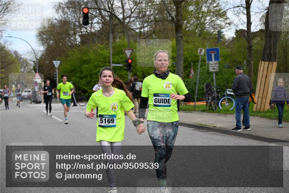 12.04.2026 - 45. Internationalen Wilhelmsburger Insellauf J. Mangold http://msf.ph/oto/9509539 12.04.2026 12:57:45 Ziel 5129, 3190, 5736, 3189, 5847, 3439, 5232, 5277, 3863, 4887, 4938, 3213, 2447, 5211, 4968, 2707, 4968, 2707, 5169, 5214, 4955, 3396, 5228, 5689, 2771, 5687, 2058, 3152, 4535, 5260, 2493, 2550, 3479, 4873 meine-sportfotos.de