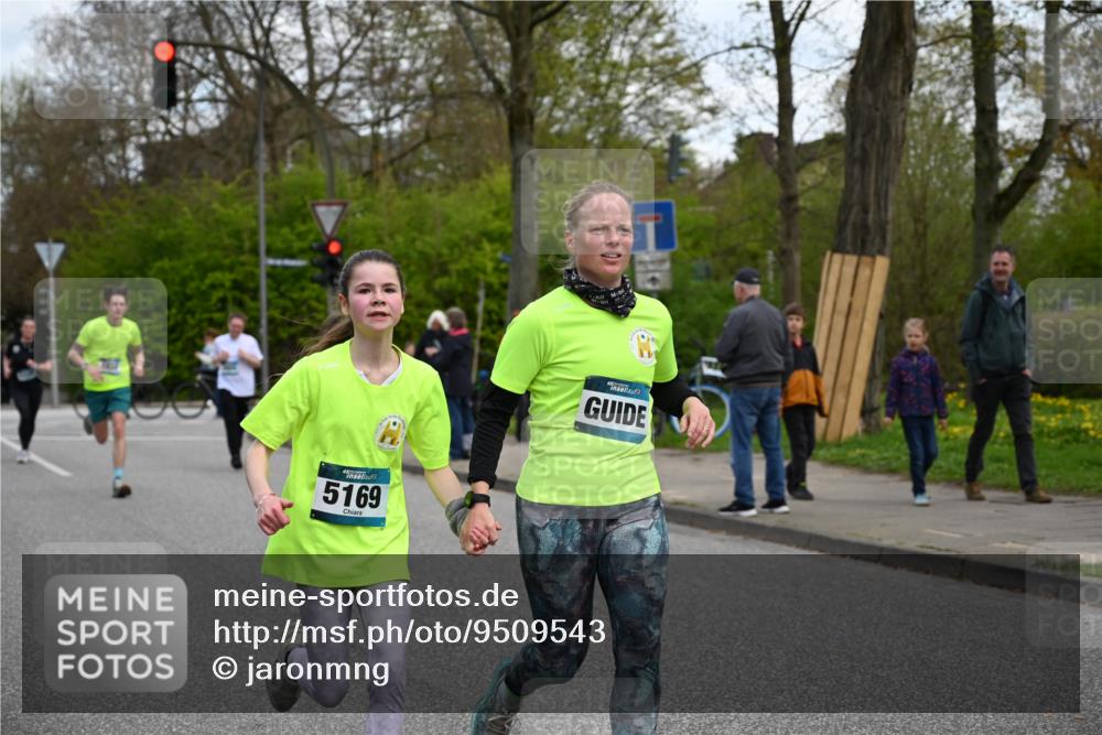 12.04.2026 - 45. Internationalen Wilhelmsburger Insellauf J. Mangold http://msf.ph/oto/9509543 12.04.2026 12:57:46 Ziel 5129, 3190, 5736, 3189, 5847, 3439, 5232, 5277, 3863, 4887, 4938, 3213, 2447, 5211, 4968, 2707, 5169, 5169, 5214, 4955, 3396, 5228, 5689, 2771, 5687, 2058, 2058, 3152, 4535, 5260, 2493, 2550, 3479, 4873 meine-sportfotos.de