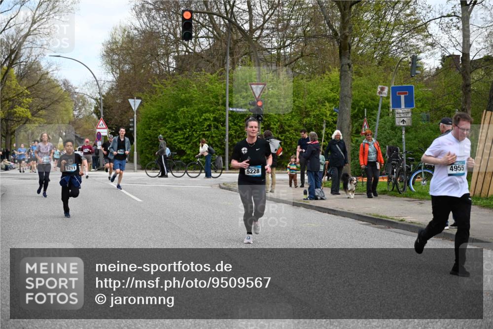 12.04.2026 - 45. Internationalen Wilhelmsburger Insellauf J. Mangold http://msf.ph/oto/9509567 12.04.2026 12:57:50 Ziel 5736, 3189, 5847, 3439, 5232, 5277, 3863, 4887, 4938, 3213, 2447, 5211, 4968, 2707, 5169, 5214, 5214, 4955, 3396, 5228, 5689, 2771, 5687, 2058, 3152, 4535, 5260, 2493, 2550, 3479, 3479, 4873 meine-sportfotos.de