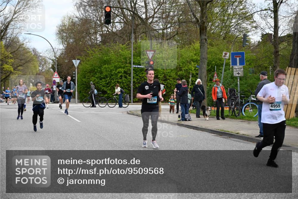12.04.2026 - 45. Internationalen Wilhelmsburger Insellauf J. Mangold http://msf.ph/oto/9509568 12.04.2026 12:57:50 Ziel 5736, 3189, 5847, 3439, 5232, 5277, 3863, 4887, 4938, 3213, 2447, 5211, 4968, 2707, 5169, 5214, 5214, 4955, 3396, 5228, 5689, 2771, 5687, 2058, 3152, 4535, 5260, 2493, 2550, 3479, 3479, 4873 meine-sportfotos.de