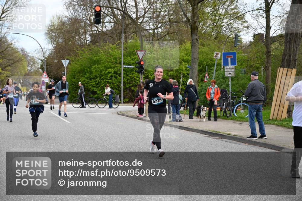 12.04.2026 - 45. Internationalen Wilhelmsburger Insellauf J. Mangold http://msf.ph/oto/9509573 12.04.2026 12:57:51 Ziel 5736, 3189, 5847, 3439, 5232, 5277, 3863, 4887, 4938, 3213, 2447, 5211, 4968, 2707, 5169, 5214, 4955, 3396, 5228, 5689, 2771, 5687, 2058, 3152, 4535, 5260, 2493, 2550, 3479, 4873 meine-sportfotos.de