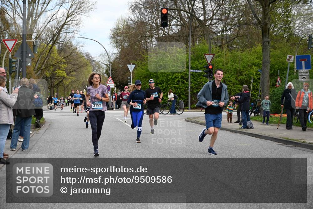 12.04.2026 - 45. Internationalen Wilhelmsburger Insellauf J. Mangold http://msf.ph/oto/9509586 12.04.2026 12:57:54 Ziel 5232, 5277, 3863, 4887, 4938, 3213, 2447, 5211, 4968, 2707, 5169, 5214, 4955, 3396, 3396, 5228, 5689, 2771, 5687, 2058, 3152, 4535, 5260, 2493, 2550, 3479, 4873, 4344, 3889, 3309, 5613, 3525 meine-sportfotos.de