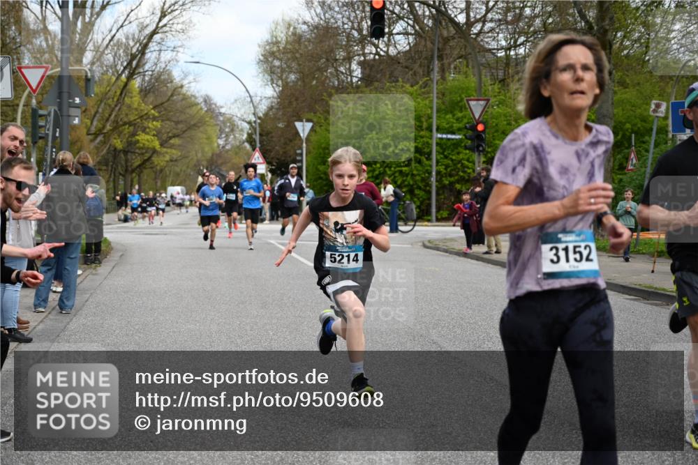 12.04.2026 - 45. Internationalen Wilhelmsburger Insellauf J. Mangold http://msf.ph/oto/9509608 12.04.2026 12:57:57 Ziel 4938, 3213, 2447, 5211, 4968, 2707, 5169, 5214, 4955, 3396, 5228, 5689, 2771, 5687, 2058, 3152, 4535, 5260, 2493, 2550, 3479, 4873, 4344, 3889, 3309, 5613, 3525, 5422, 3088 meine-sportfotos.de