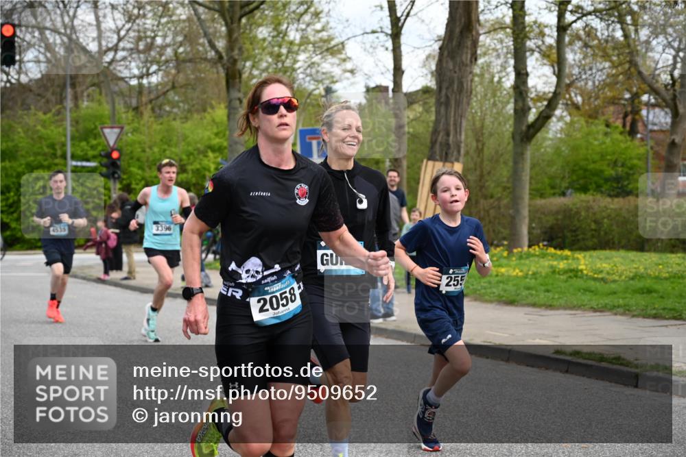 12.04.2026 - 45. Internationalen Wilhelmsburger Insellauf J. Mangold http://msf.ph/oto/9509652 12.04.2026 12:58:05 Ziel 5211, 4968, 2707, 5169, 5214, 4955, 3396, 5228, 5689, 2771, 5687, 2058, 3152, 4535, 5260, 2493, 2550, 3479, 4873, 4344, 3889, 3309, 3309, 5613, 3525, 5422, 3088, 3255 meine-sportfotos.de