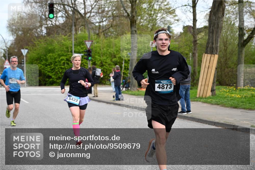 12.04.2026 - 45. Internationalen Wilhelmsburger Insellauf J. Mangold http://msf.ph/oto/9509679 12.04.2026 12:58:16 Ziel 4955, 3396, 5228, 5689, 2771, 5687, 2058, 3152, 4535, 5260, 2493, 2550, 3479, 4873, 4344, 3889, 4344, 3889, 3309, 5613, 3525, 5422, 3088, 3255, 5174, 5846, 3286, 3623, 4822 meine-sportfotos.de