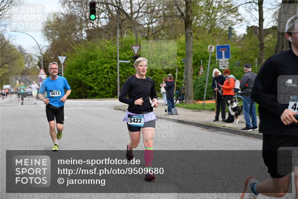 12.04.2026 - 45. Internationalen Wilhelmsburger Insellauf J. Mangold http://msf.ph/oto/9509680 12.04.2026 12:58:16 Ziel 4955, 3396, 5228, 5689, 2771, 5687, 2058, 3152, 4535, 5260, 2493, 2550, 3479, 4873, 4344, 3889, 4344, 3889, 3309, 5613, 3525, 5422, 3088, 3255, 5174, 5846, 3286, 3623, 4822 meine-sportfotos.de