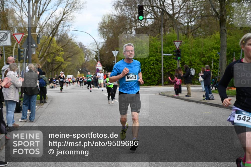 12.04.2026 - 45. Internationalen Wilhelmsburger Insellauf J. Mangold http://msf.ph/oto/9509686 12.04.2026 12:58:17 Ziel 4955, 3396, 5228, 5689, 2771, 5687, 2058, 3152, 4535, 5260, 2493, 2550, 3479, 4873, 4344, 3889, 3309, 3309, 5613, 3525, 5422, 3088, 3255, 5174, 5846, 3286, 3623, 4822 meine-sportfotos.de