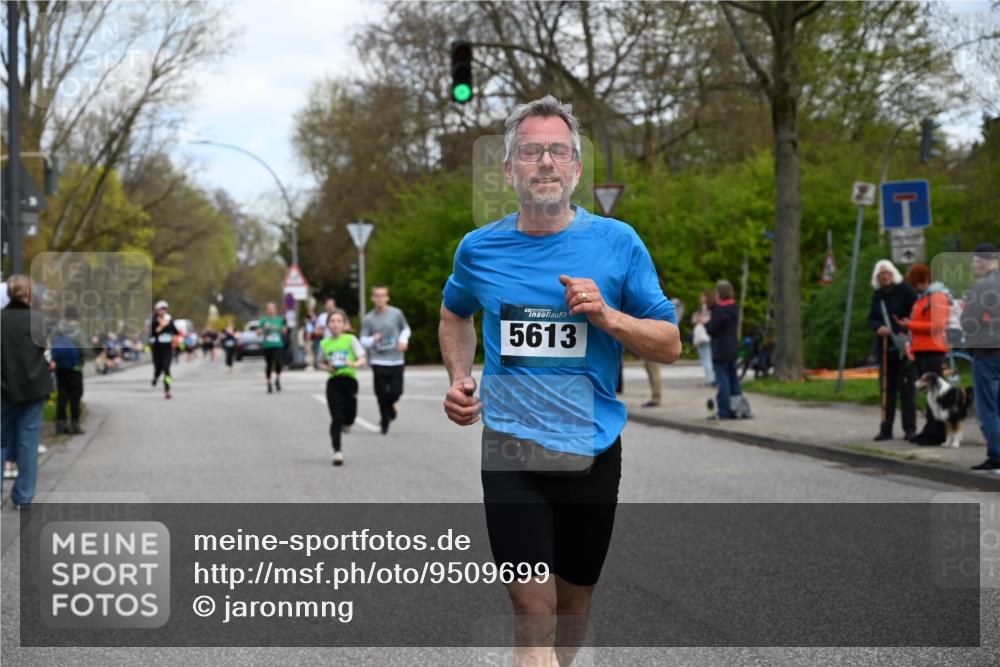 12.04.2026 - 45. Internationalen Wilhelmsburger Insellauf J. Mangold http://msf.ph/oto/9509699 12.04.2026 12:58:19 Ziel 3396, 5228, 5689, 2771, 5687, 2058, 3152, 4535, 5260, 2493, 2550, 3479, 4873, 4344, 3889, 3309, 5613, 3525, 5422, 5422, 3088, 3255, 5174, 5846, 3286, 3623, 4822, 2015, 3926 meine-sportfotos.de