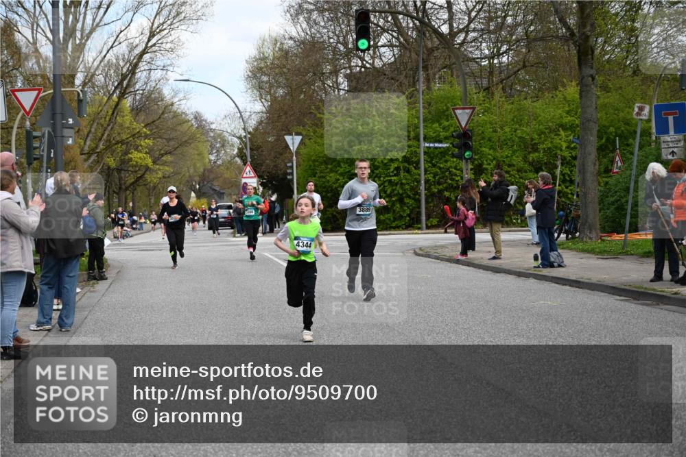 12.04.2026 - 45. Internationalen Wilhelmsburger Insellauf J. Mangold http://msf.ph/oto/9509700 12.04.2026 12:58:20 Ziel 5228, 5689, 2771, 5687, 2058, 3152, 4535, 5260, 2493, 2550, 3479, 4873, 4344, 3889, 3309, 5613, 3525, 5422, 3088, 3088, 3255, 5174, 5846, 3286, 3623, 4822, 2015, 3926 meine-sportfotos.de