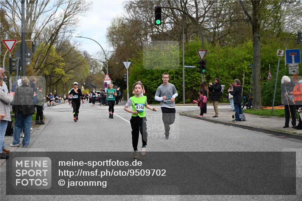 12.04.2026 - 45. Internationalen Wilhelmsburger Insellauf J. Mangold http://msf.ph/oto/9509702 12.04.2026 12:58:21 Ziel 5687, 2058, 3152, 4535, 5260, 2493, 2550, 3479, 4873, 4344, 3889, 3309, 5613, 3525, 5422, 3088, 3255, 5174, 5174, 5846, 3286, 3623, 4822, 2015, 3926 meine-sportfotos.de