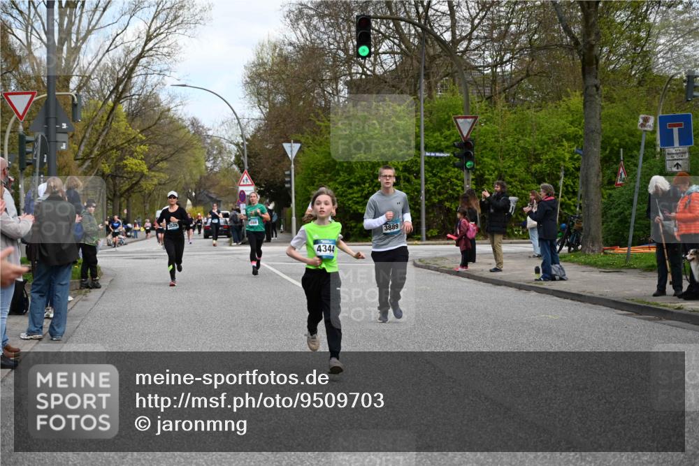 12.04.2026 - 45. Internationalen Wilhelmsburger Insellauf J. Mangold http://msf.ph/oto/9509703 12.04.2026 12:58:21 Ziel 5687, 2058, 3152, 4535, 5260, 2493, 2550, 3479, 4873, 4344, 3889, 3309, 5613, 3525, 5422, 3088, 3255, 5174, 5174, 5846, 3286, 3623, 4822, 2015, 3926 meine-sportfotos.de