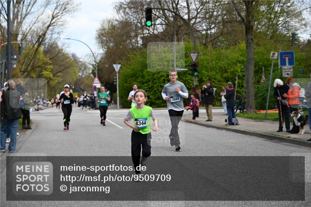 12.04.2026 - 45. Internationalen Wilhelmsburger Insellauf J. Mangold http://msf.ph/oto/9509709 12.04.2026 12:58:21 Ziel 5687, 2058, 3152, 4535, 5260, 2493, 2550, 3479, 4873, 4344, 3889, 3309, 5613, 3525, 5422, 3088, 3255, 5174, 5174, 5846, 3286, 3623, 4822, 2015, 3926 meine-sportfotos.de