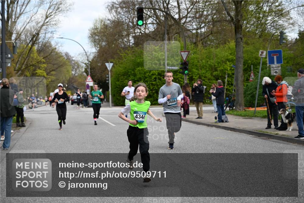 12.04.2026 - 45. Internationalen Wilhelmsburger Insellauf J. Mangold http://msf.ph/oto/9509711 12.04.2026 12:58:21 Ziel 5687, 2058, 3152, 4535, 5260, 2493, 2550, 3479, 4873, 4344, 3889, 3309, 5613, 3525, 5422, 3088, 3255, 5174, 5174, 5846, 3286, 3623, 4822, 2015, 3926 meine-sportfotos.de