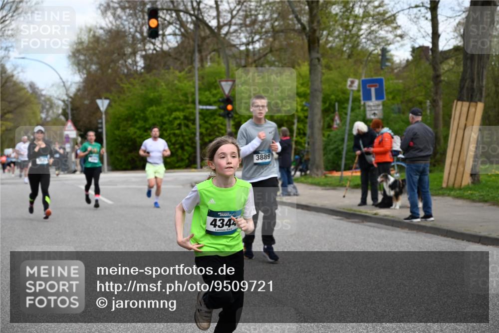 12.04.2026 - 45. Internationalen Wilhelmsburger Insellauf J. Mangold http://msf.ph/oto/9509721 12.04.2026 12:58:22 Ziel 2058, 3152, 4535, 5260, 2493, 2550, 3479, 4873, 4344, 3889, 3309, 5613, 3525, 5422, 3088, 3255, 5174, 5846, 5846, 3286, 3623, 4822, 2015, 3926 meine-sportfotos.de