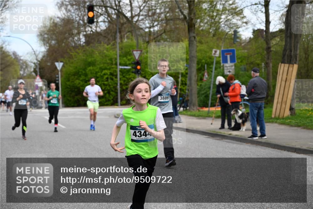 12.04.2026 - 45. Internationalen Wilhelmsburger Insellauf J. Mangold http://msf.ph/oto/9509722 12.04.2026 12:58:22 Ziel 2058, 3152, 4535, 5260, 2493, 2550, 3479, 4873, 4344, 3889, 3309, 5613, 3525, 5422, 3088, 3255, 5174, 5846, 5846, 3286, 3623, 4822, 2015, 3926 meine-sportfotos.de