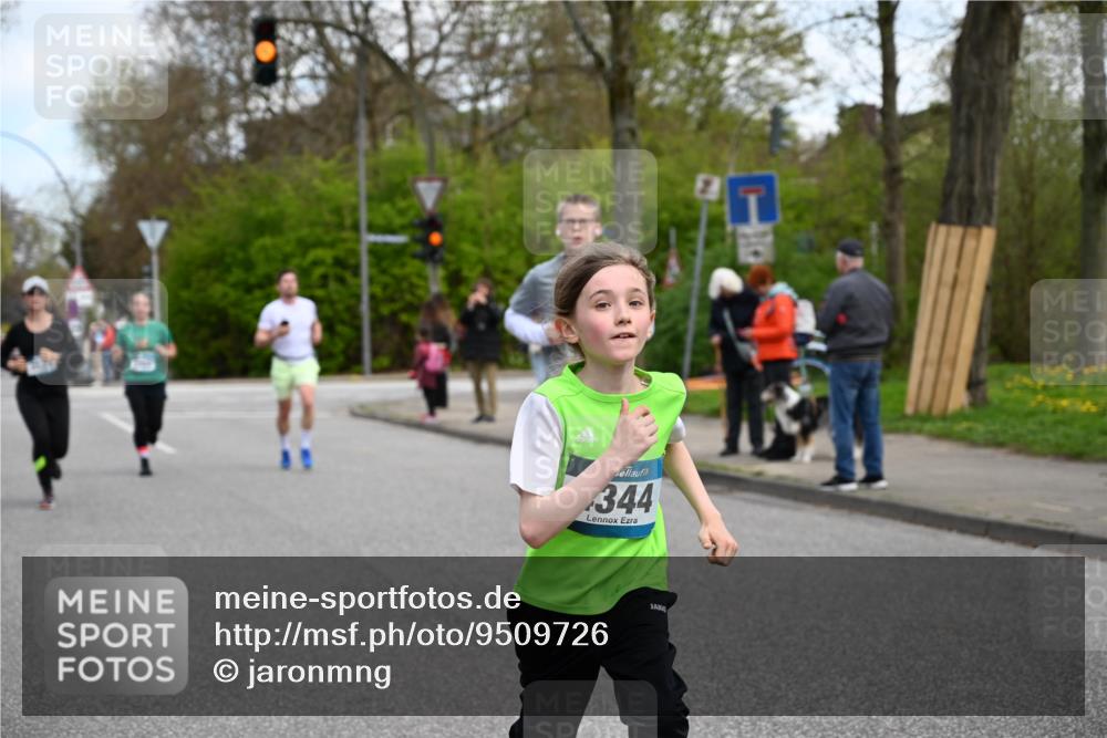 12.04.2026 - 45. Internationalen Wilhelmsburger Insellauf J. Mangold http://msf.ph/oto/9509726 12.04.2026 12:58:23 Ziel 2058, 3152, 4535, 5260, 2493, 2550, 3479, 4873, 4344, 3889, 3309, 5613, 3525, 5422, 3088, 3255, 5174, 5846, 3286, 3623, 4822, 2015, 3926, 3728 meine-sportfotos.de