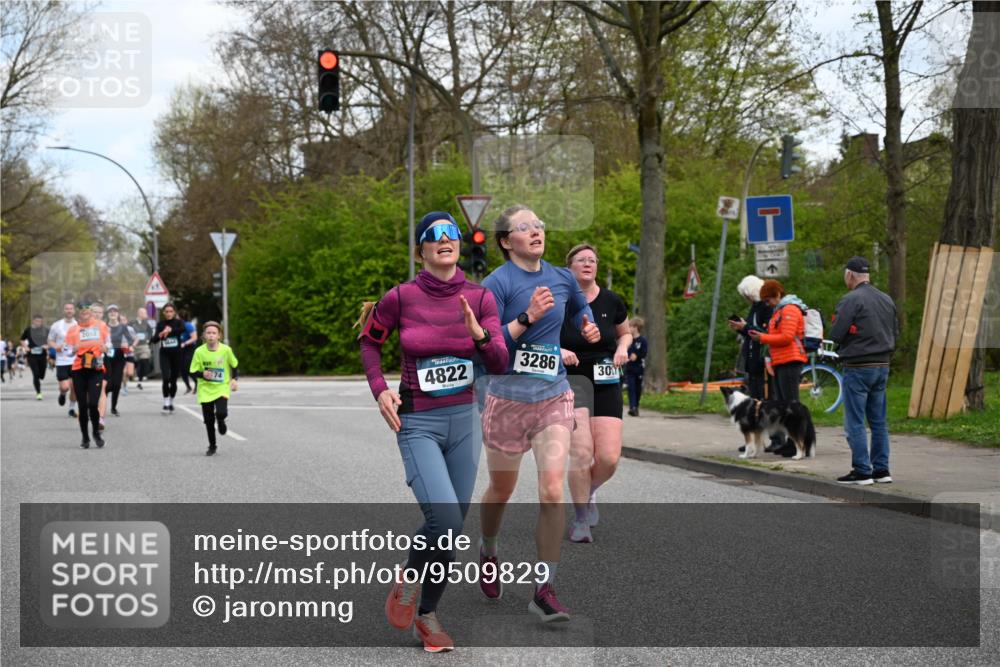 12.04.2026 - 45. Internationalen Wilhelmsburger Insellauf J. Mangold http://msf.ph/oto/9509829 12.04.2026 12:58:45 Ziel 3088, 3255, 5174, 5846, 3286, 3623, 4822, 2015, 3926, 3728, 4023, 2009, 4875, 5276, 3017, 5111, 5124, 5644, 5718, 2082, 4741, 5191, 4287, 5219, 2068, 5219, 2068, 3246, 4035, 5244, 4128, 4565, 5079, 4395, 4187 meine-sportfotos.de