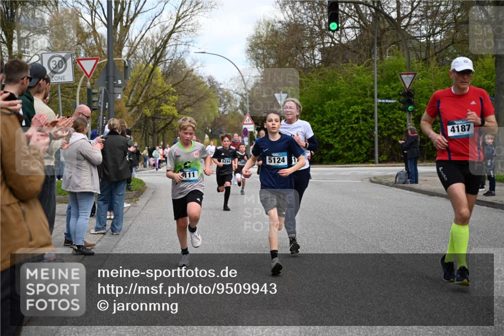 12.04.2026 - 45. Internationalen Wilhelmsburger Insellauf J. Mangold http://msf.ph/oto/9509943 12.04.2026 12:59:02 Ziel 3286, 3623, 4822, 2015, 3926, 3728, 4023, 2009, 4875, 5276, 3017, 5111, 5124, 5644, 5718, 2082, 4741, 5191, 4287, 5219, 2068, 3246, 4035, 5244, 4128, 4565, 4565, 5079, 4395, 4187, 5067, 2069, 4761, 5179, 3192, 5635, 4917, 5635, 4917, 4171, 4170, 5011, 4781, 4872, 4581, 5338, 5339, 2006, 4096, 5081 meine-sportfotos.de