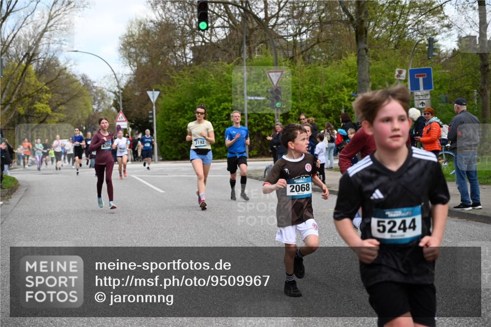 12.04.2026 - 45. Internationalen Wilhelmsburger Insellauf J. Mangold http://msf.ph/oto/9509967 12.04.2026 12:59:07 Ziel 2015, 3926, 3728, 4023, 2009, 4875, 5276, 3017, 5111, 5124, 5644, 5718, 2082, 4741, 5191, 4287, 5219, 2068, 3246, 4035, 5244, 4128, 4565, 5079, 4395, 4187, 4187, 5067, 2069, 4761, 5179, 3192, 5635, 4917, 4171, 4170, 5011, 4781, 4872, 4581, 5338, 5339, 2006, 4096, 5081, 4623, 4620 meine-sportfotos.de