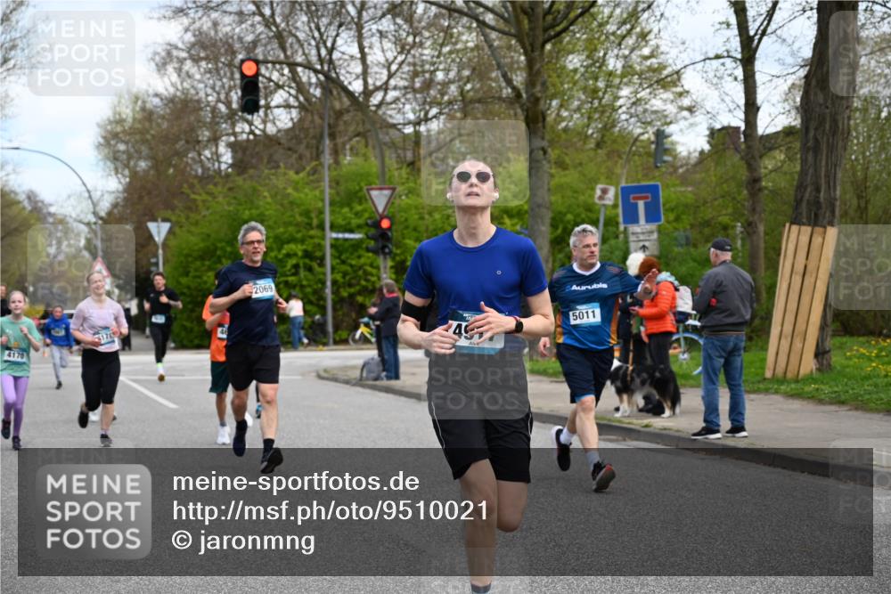 12.04.2026 - 45. Internationalen Wilhelmsburger Insellauf J. Mangold http://msf.ph/oto/9510021 12.04.2026 12:59:16 Ziel 3017, 5111, 5124, 5644, 5718, 2082, 4741, 5191, 4287, 5219, 2068, 3246, 4035, 5244, 4128, 4565, 5079, 4395, 4187, 5067, 2069, 4761, 5179, 3192, 5635, 4917, 4171, 4170, 5011, 4781, 4872, 4581, 5338, 5339, 2006, 4096, 5081, 4623, 4620, 3999, 5183, 5863, 5550, 5074, 5467 meine-sportfotos.de