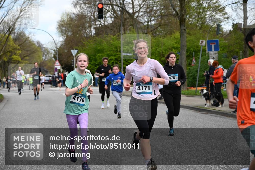 12.04.2026 - 45. Internationalen Wilhelmsburger Insellauf J. Mangold http://msf.ph/oto/9510041 12.04.2026 12:59:19 Ziel 5718, 2082, 4741, 5191, 4287, 5219, 2068, 3246, 4035, 5244, 4128, 4565, 5079, 4395, 4187, 5067, 2069, 4761, 5179, 3192, 5635, 4917, 4171, 4170, 5011, 4781, 4872, 4581, 5338, 5339, 2006, 4096, 5081, 4623, 4620, 3999, 5183, 5863, 5550, 5074, 5467, 3972, 2984 meine-sportfotos.de