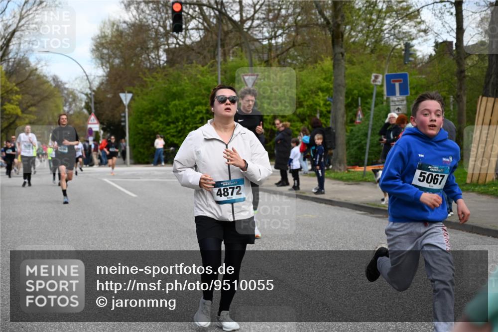 12.04.2026 - 45. Internationalen Wilhelmsburger Insellauf J. Mangold http://msf.ph/oto/9510055 12.04.2026 12:59:20 Ziel 5718, 2082, 4741, 5191, 4287, 5219, 2068, 3246, 4035, 5244, 4128, 4565, 5079, 4395, 4187, 5067, 2069, 4761, 5179, 3192, 5635, 4917, 4171, 4170, 5011, 4781, 4781, 4872, 4581, 5338, 5339, 2006, 4096, 5081, 4623, 4620, 3999, 5183, 5863, 5550, 5074, 5467, 3972, 2984, 2063 meine-sportfotos.de