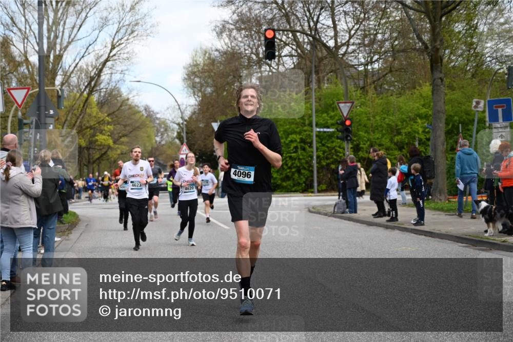12.04.2026 - 45. Internationalen Wilhelmsburger Insellauf J. Mangold http://msf.ph/oto/9510071 12.04.2026 12:59:24 Ziel 5244, 4128, 4565, 5079, 4395, 4187, 5067, 2069, 4761, 5179, 3192, 5635, 4917, 4171, 4170, 5011, 4781, 4872, 4581, 5338, 5339, 2006, 4096, 5081, 4623, 4620, 3999, 5183, 5863, 5863, 5550, 5074, 5467, 3972, 2984, 2063, 2735, 5657, 4782, 2117 meine-sportfotos.de