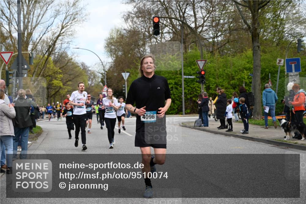 12.04.2026 - 45. Internationalen Wilhelmsburger Insellauf J. Mangold http://msf.ph/oto/9510074 12.04.2026 12:59:25 Ziel 5244, 4128, 4565, 5079, 4395, 4187, 5067, 2069, 4761, 5179, 3192, 5635, 4917, 4171, 4170, 5011, 4781, 4872, 4581, 5338, 5339, 5339, 2006, 4096, 5081, 4623, 4620, 3999, 5183, 5863, 5550, 5550, 5074, 5467, 3972, 2984, 2063, 2735, 5657, 4782, 2117 meine-sportfotos.de