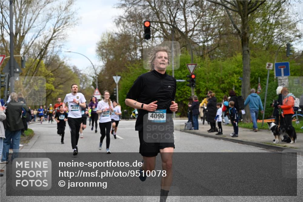 12.04.2026 - 45. Internationalen Wilhelmsburger Insellauf J. Mangold http://msf.ph/oto/9510078 12.04.2026 12:59:25 Ziel 5244, 4128, 4565, 5079, 4395, 4187, 5067, 2069, 4761, 5179, 3192, 5635, 4917, 4171, 4170, 5011, 4781, 4872, 4581, 5338, 5339, 5339, 2006, 4096, 5081, 4623, 4620, 3999, 5183, 5863, 5550, 5550, 5074, 5467, 3972, 2984, 2063, 2735, 5657, 4782, 2117 meine-sportfotos.de