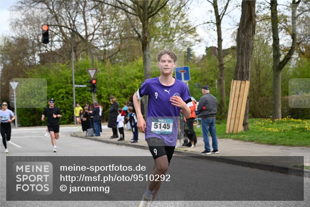 12.04.2026 - 45. Internationalen Wilhelmsburger Insellauf J. Mangold http://msf.ph/oto/9510292 12.04.2026 13:00:04 Ziel 5467, 3972, 2984, 2063, 2735, 5657, 4782, 2117, 2683, 4983, 3403, 4530, 5107, 5120, 2291, 5104, 5670, 5145, 5669, 3212, 3167, 3318, 3314, 3165, 4698, 4962, 5798, 4074, 5828, 5610, 5083, 4410, 3378, 3378, 5012, 2303, 4997, 4397, 5854 meine-sportfotos.de