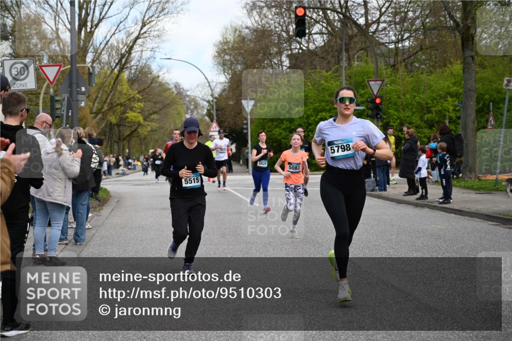 12.04.2026 - 45. Internationalen Wilhelmsburger Insellauf J. Mangold http://msf.ph/oto/9510303 12.04.2026 13:00:07 Ziel 2984, 2063, 2735, 5657, 4782, 2117, 2683, 4983, 3403, 4530, 5107, 5120, 2291, 5104, 5670, 5145, 5669, 3212, 3167, 3318, 3314, 3165, 4698, 4962, 5798, 4074, 5828, 5610, 5083, 5083, 4410, 3378, 5012, 2303, 4997, 4397, 5854, 5737 meine-sportfotos.de