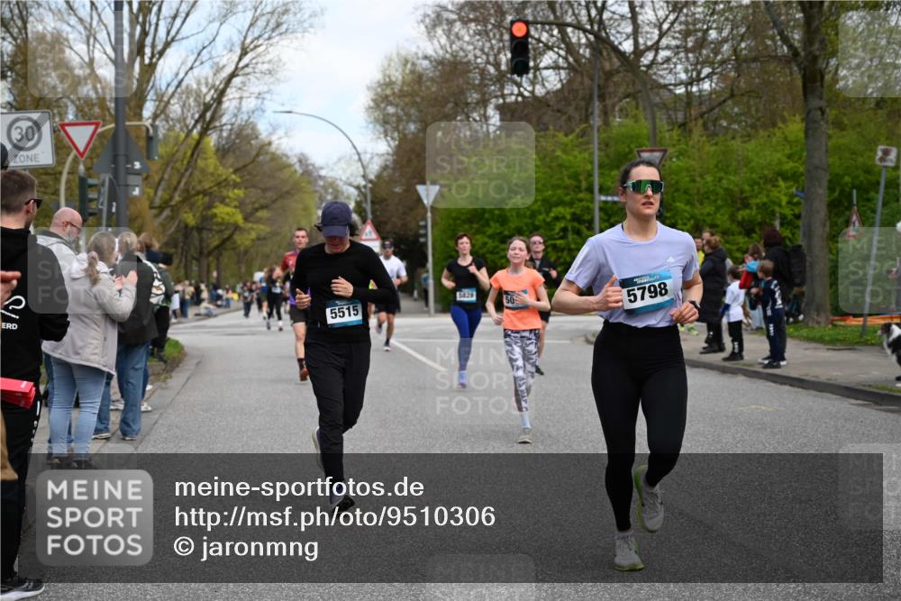 12.04.2026 - 45. Internationalen Wilhelmsburger Insellauf J. Mangold http://msf.ph/oto/9510306 12.04.2026 13:00:07 Ziel 2984, 2063, 2735, 5657, 4782, 2117, 2683, 4983, 3403, 4530, 5107, 5120, 2291, 5104, 5670, 5145, 5669, 3212, 3167, 3318, 3314, 3165, 4698, 4962, 5798, 4074, 5828, 5610, 5083, 5083, 4410, 3378, 5012, 2303, 4997, 4397, 5854, 5737 meine-sportfotos.de