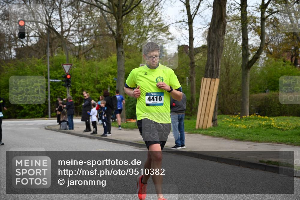 12.04.2026 - 45. Internationalen Wilhelmsburger Insellauf J. Mangold http://msf.ph/oto/9510382 12.04.2026 13:00:16 Ziel 4983, 3403, 4530, 5107, 5120, 2291, 5104, 5670, 5145, 5669, 3212, 3167, 3318, 3314, 3165, 4698, 4962, 5798, 4074, 5828, 5610, 5083, 4410, 3378, 3378, 5012, 2303, 4997, 4397, 5854, 5737, 5412, 4826, 3136, 4098, 4468, 2964, 5311, 4707 meine-sportfotos.de