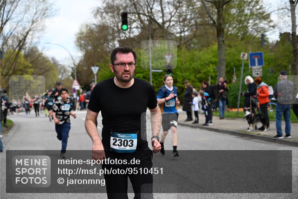 12.04.2026 - 45. Internationalen Wilhelmsburger Insellauf J. Mangold http://msf.ph/oto/9510451 12.04.2026 13:00:31 Ziel 5610, 5083, 4410, 3378, 5012, 2303, 4997, 4397, 5854, 5737, 5412, 4826, 3136, 4098, 4468, 2964, 5311, 4707, 4696, 5777, 3166, 4702, 3166, 4702, 4407, 4827, 4622, 5799, 4537, 4538, 4830, 4354, 4772, 4355, 5106, 4332 meine-sportfotos.de