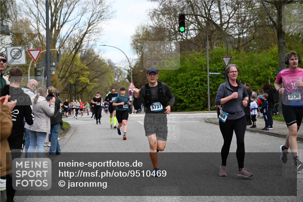 12.04.2026 - 45. Internationalen Wilhelmsburger Insellauf J. Mangold http://msf.ph/oto/9510469 12.04.2026 13:00:34 Ziel 4410, 3378, 5012, 2303, 4997, 4397, 5854, 5737, 5412, 4826, 3136, 4098, 4468, 2964, 5311, 4707, 4696, 5777, 3166, 4702, 4407, 4827, 4622, 5799, 4537, 4538, 4830, 4354, 4772, 4355, 5106, 4332, 5765, 4944, 4546 meine-sportfotos.de