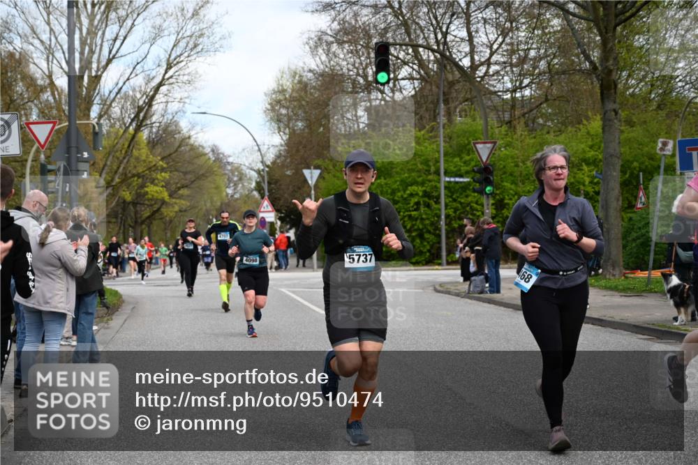 12.04.2026 - 45. Internationalen Wilhelmsburger Insellauf J. Mangold http://msf.ph/oto/9510474 12.04.2026 13:00:35 Ziel 4410, 3378, 5012, 2303, 4997, 4397, 5854, 5737, 5412, 4826, 3136, 4098, 4468, 2964, 5311, 4707, 4696, 5777, 3166, 4702, 4407, 4827, 4622, 5799, 4537, 4538, 4830, 4354, 4772, 4355, 5106, 4332, 5765, 4944, 4546, 5485 meine-sportfotos.de