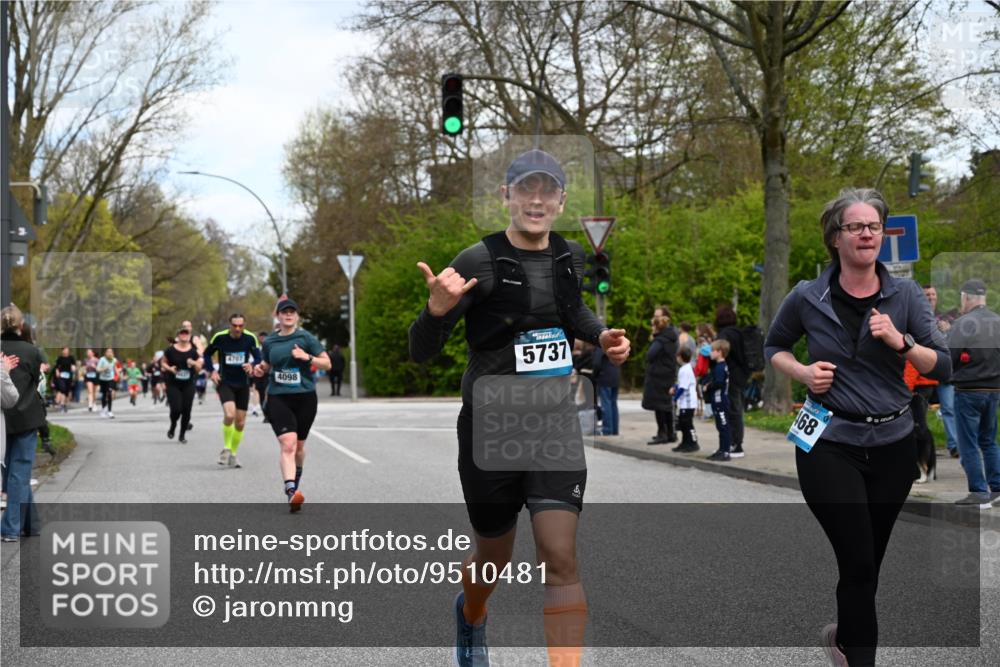 12.04.2026 - 45. Internationalen Wilhelmsburger Insellauf J. Mangold http://msf.ph/oto/9510481 12.04.2026 13:00:35 Ziel 4410, 3378, 5012, 2303, 4997, 4397, 5854, 5737, 5412, 4826, 3136, 4098, 4468, 2964, 5311, 4707, 4696, 5777, 3166, 4702, 4407, 4827, 4622, 5799, 4537, 4538, 4830, 4354, 4772, 4355, 5106, 4332, 5765, 4944, 4546, 5485 meine-sportfotos.de