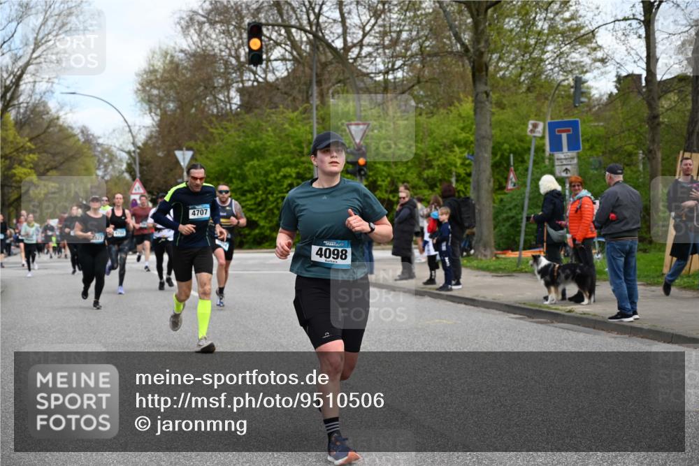 12.04.2026 - 45. Internationalen Wilhelmsburger Insellauf J. Mangold http://msf.ph/oto/9510506 12.04.2026 13:00:38 Ziel 3378, 5012, 2303, 4997, 4397, 5854, 5737, 5412, 4826, 3136, 4098, 4468, 2964, 5311, 4707, 4707, 4696, 5777, 3166, 4702, 4407, 4827, 4622, 5799, 4537, 4538, 4830, 4354, 4772, 4355, 5106, 4332, 5765, 4944, 4546, 5485, 4625, 4637, 3436, 3437, 2578, 4937 meine-sportfotos.de