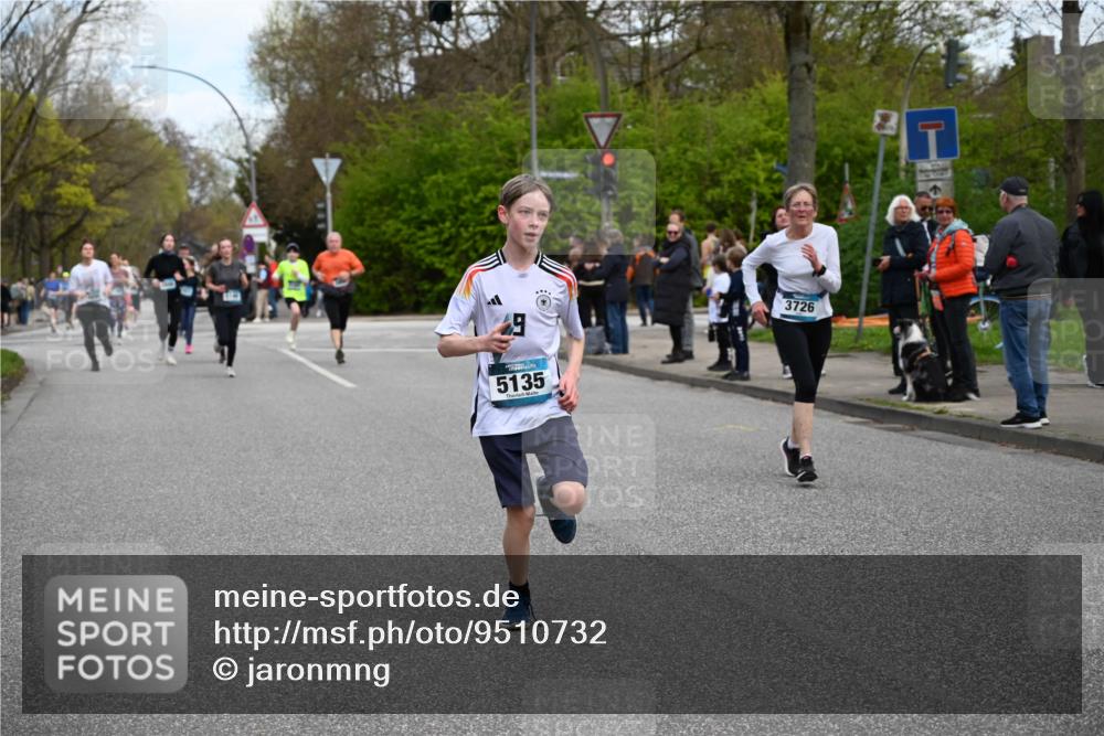12.04.2026 - 45. Internationalen Wilhelmsburger Insellauf J. Mangold http://msf.ph/oto/9510732 12.04.2026 13:01:09 Ziel 4407, 4827, 4622, 5799, 4537, 4538, 4830, 4354, 4772, 4355, 5106, 4332, 5765, 4944, 4546, 5485, 4625, 4637, 3436, 3437, 2578, 4937, 5135, 5186, 4765, 5167, 4869, 5636, 3954, 5182, 4778, 4778, 5692, 4644, 4925, 5351, 5140, 4965, 3154, 4754, 4890, 4888, 4889, 5349, 3726, 5679, 5472, 5807, 5807, 5782, 4666, 5781, 5796, 2675, 2736 meine-sportfotos.de