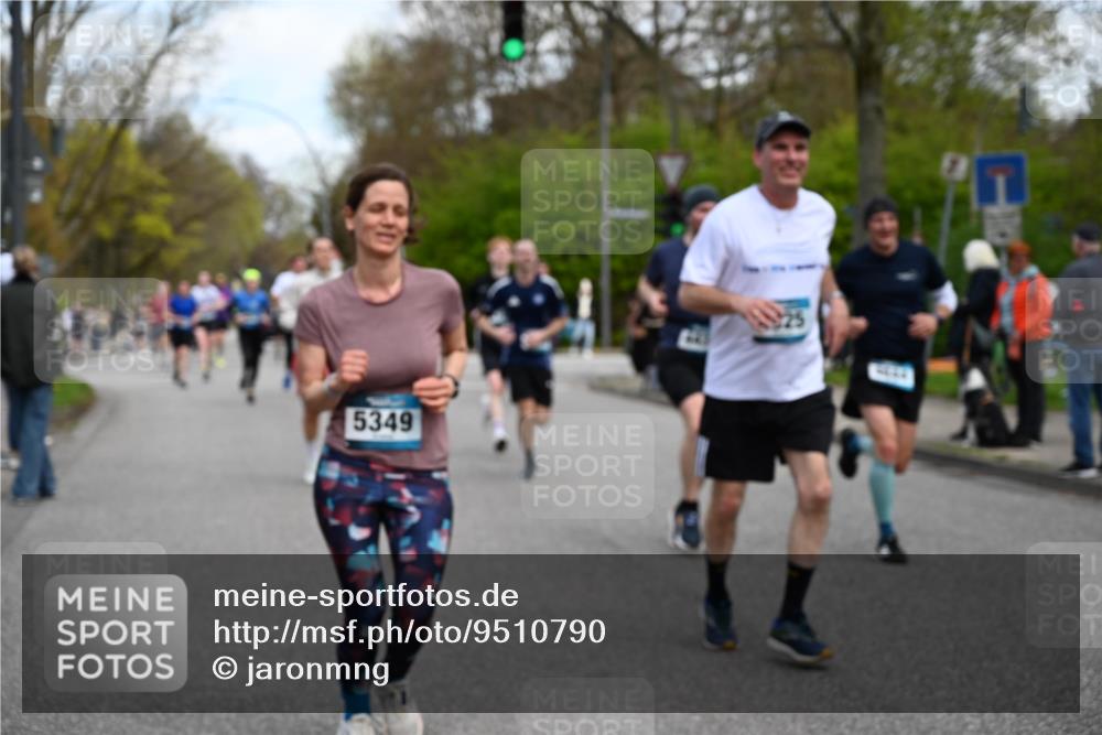 12.04.2026 - 45. Internationalen Wilhelmsburger Insellauf J. Mangold http://msf.ph/oto/9510790 12.04.2026 13:01:20 Ziel 4355, 5106, 4332, 5765, 4944, 4546, 5485, 4625, 4637, 3436, 3437, 2578, 4937, 5135, 5186, 4765, 5167, 4869, 5636, 3954, 5182, 4778, 5692, 4644, 4925, 5351, 5140, 4965, 3154, 4754, 4890, 4888, 4889, 5349, 3726, 5679, 5472, 5807, 5782, 4666, 5781, 5796, 2675, 2736, 3995, 5188, 5852, 3626, 5409, 5059, 2083, 5176 meine-sportfotos.de