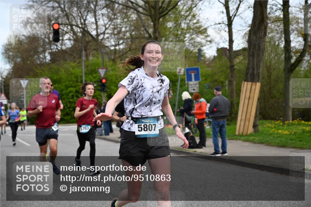 12.04.2026 - 45. Internationalen Wilhelmsburger Insellauf J. Mangold http://msf.ph/oto/9510863 12.04.2026 13:01:28 Ziel 5135, 5186, 4765, 5167, 4869, 5636, 3954, 5182, 4778, 5692, 4644, 4925, 5351, 5140, 4965, 3154, 4754, 4890, 4888, 4889, 5349, 3726, 5679, 5472, 5807, 5782, 4666, 5781, 5796, 2675, 2736, 2736, 3995, 5188, 5852, 3626, 5409, 5059, 2083, 5176, 4423, 2185, 5100 meine-sportfotos.de